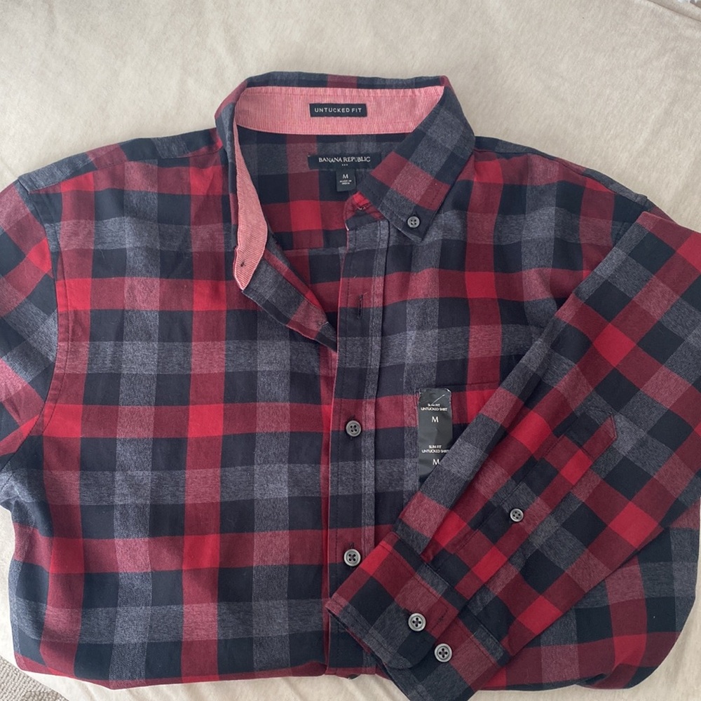 Men’s plaid button up/dress shirt, size M